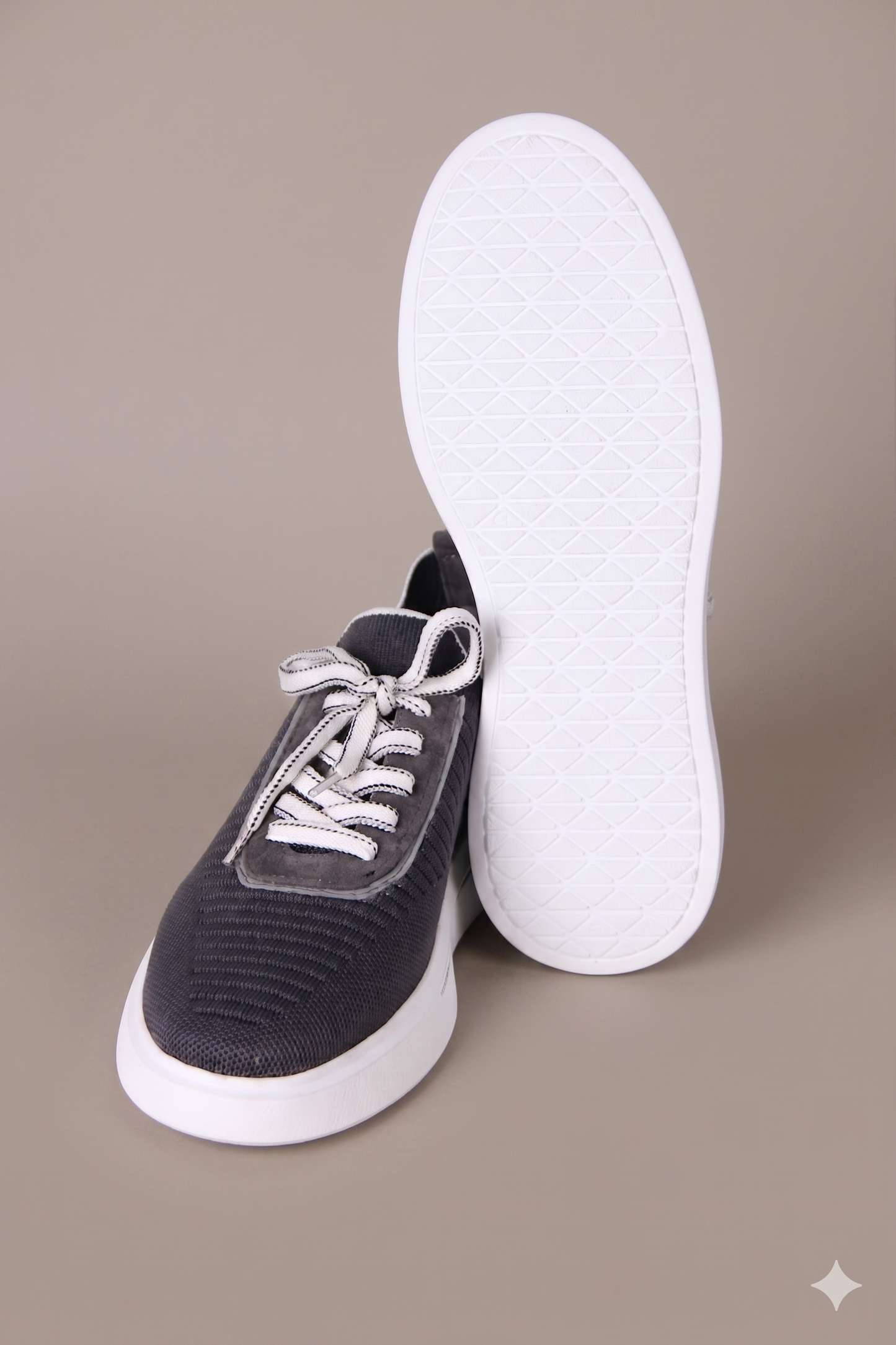 Comfortable Casual Gray Sneakers with Elastic Collar