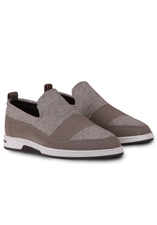Beige slip-on knit shoes